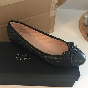 Barneys New York sz 10.5 quilted Napa leather flat
